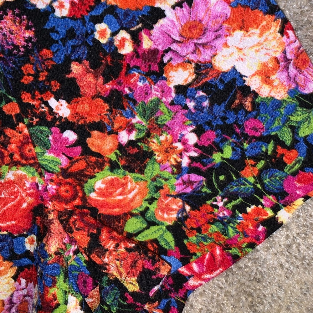 Forever 21 Contemporary Multicolor Floral shorts - Picture 5 of 9